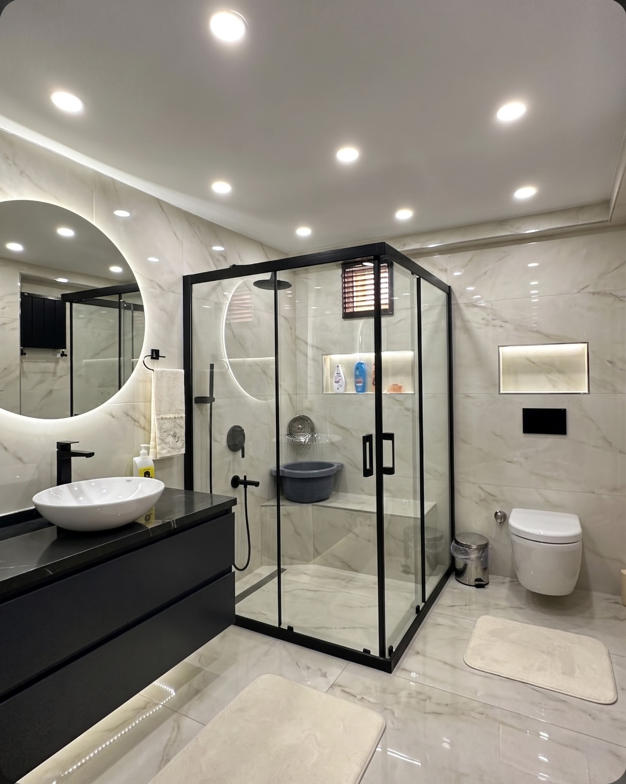 DAG Yapı Tasarım - Komple Lüks Banyo Tadilatı, Siyah Duşakabin ve Mermer Tasarımı